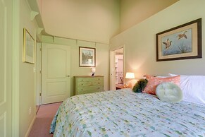 Prime Mckenzie River Gem: Sunroom + Views!