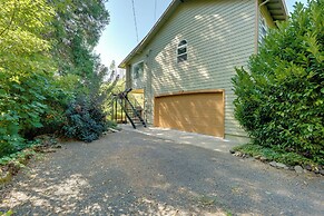 Prime Mckenzie River Gem: Sunroom + Views!