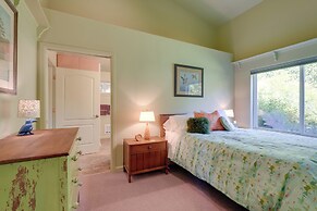 Prime Mckenzie River Gem: Sunroom + Views!