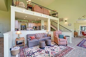 Prime Mckenzie River Gem: Sunroom + Views!