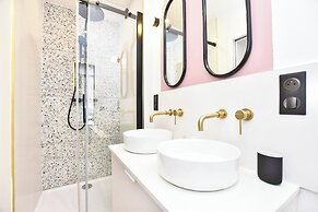 Charming and Cosy Flat Next to the Eiffel Tower