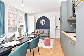 Charming and Cosy Flat Next to the Eiffel Tower
