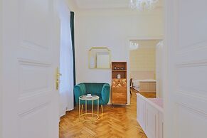 National Theatre Elegance Residence