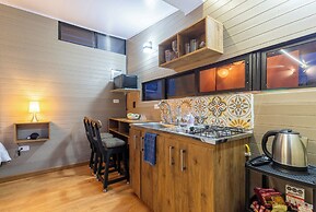 Roots Eco House