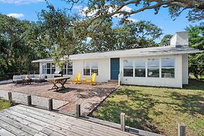 Waterfront Serenity Steps to Beach Fire Pit BBQ