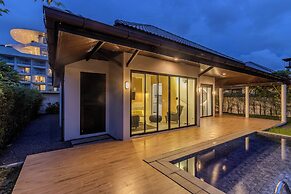 2BR with Pool & Garden Near Beach V242