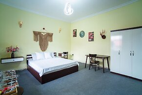 CozyPosy Premier Apartment