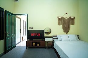 CozyPosy Premier Apartment