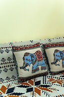 CozyPosy Premier Apartment