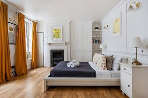 Spacious 3BR 2BA Flat in Central Soho