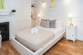 Spacious 3BR 2BA Flat in Central Soho