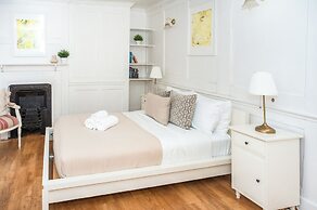 Spacious 3BR 2BA Flat in Central Soho