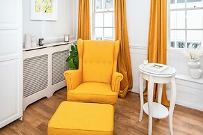 Spacious 3BR 2BA Flat in Central Soho