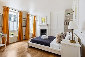 Spacious 3BR 2BA Flat in Central Soho