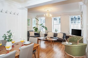Spacious 3BR 2BA Flat in Central Soho