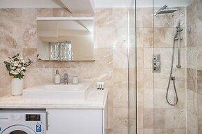Spacious 3BR 2BA Flat in Central Soho