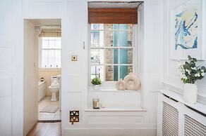 Spacious 3BR 2BA Flat in Central Soho