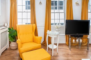 Spacious 3BR 2BA Flat in Central Soho