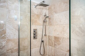 Spacious 3BR 2BA Flat in Central Soho