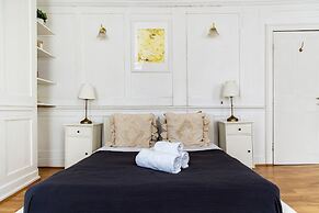 Spacious 3BR 2BA Flat in Central Soho