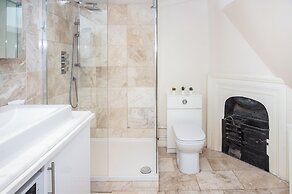 Spacious 3BR 2BA Flat in Central Soho