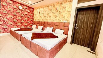 Hotel S Elite - near Temple & Station