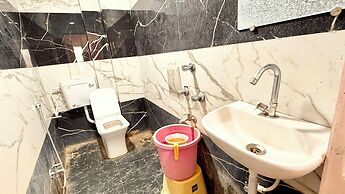 Hotel S Elite - near Temple & Station