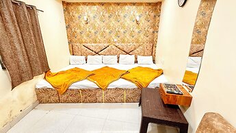 Hotel S Elite - near Temple & Station