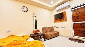 Hotel S Elite - near Temple & Station