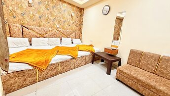 Hotel S Elite - near Temple & Station