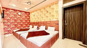 Hotel S Elite - near Temple & Station
