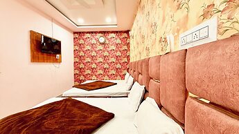 Hotel S Elite - near Temple & Station
