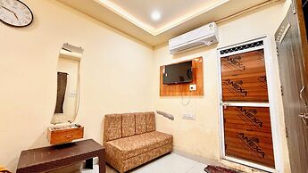 Hotel S Elite - near Temple & Station