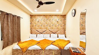 Hotel S Elite - near Temple & Station