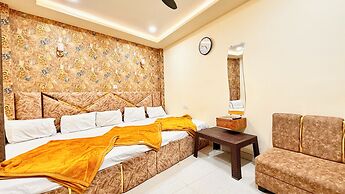 Hotel S Elite - near Temple & Station