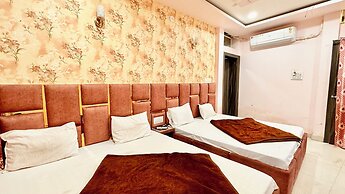 Hotel S Elite - near Temple & Station