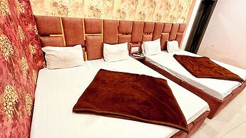 Hotel S Elite - near Temple & Station
