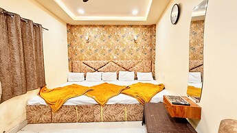 Hotel S Elite - near Temple & Station