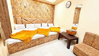 Hotel S Elite - near Temple & Station