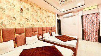 Hotel S Elite - near Temple & Station