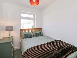 6 Newbridge Gardens