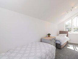 6 Newbridge Gardens