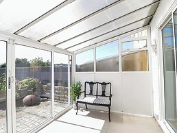 6 Newbridge Gardens