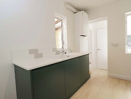 6 Newbridge Gardens