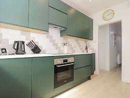 6 Newbridge Gardens
