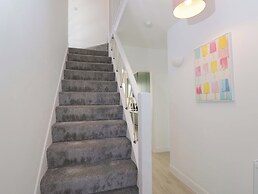 6 Newbridge Gardens
