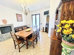 Charming Villa in Umbria - Sleeps 16 - Lake View - Pool, Jacuzzi and E