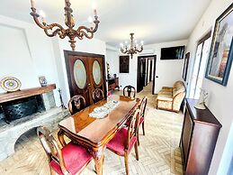Charming Villa in Umbria - Sleeps 16 - Lake View - Pool, Jacuzzi and E