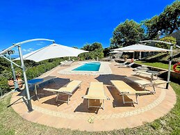Charming Villa in Umbria - Sleeps 16 - Lake View - Pool, Jacuzzi and E