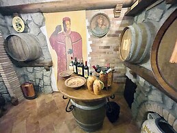 Charming Villa in Umbria - Sleeps 16 - Lake View - Pool, Jacuzzi and E
